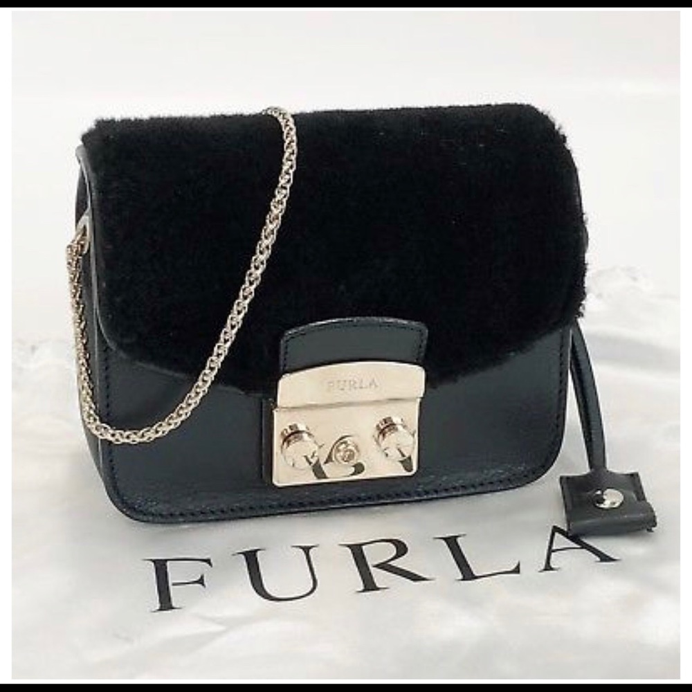AUTHENTIC Furla  ChainShoulder Bag gold